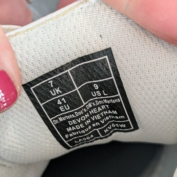 Doc Martens 'Devon Heart' Platform Boots (women's 9) - Picture 11 of 11